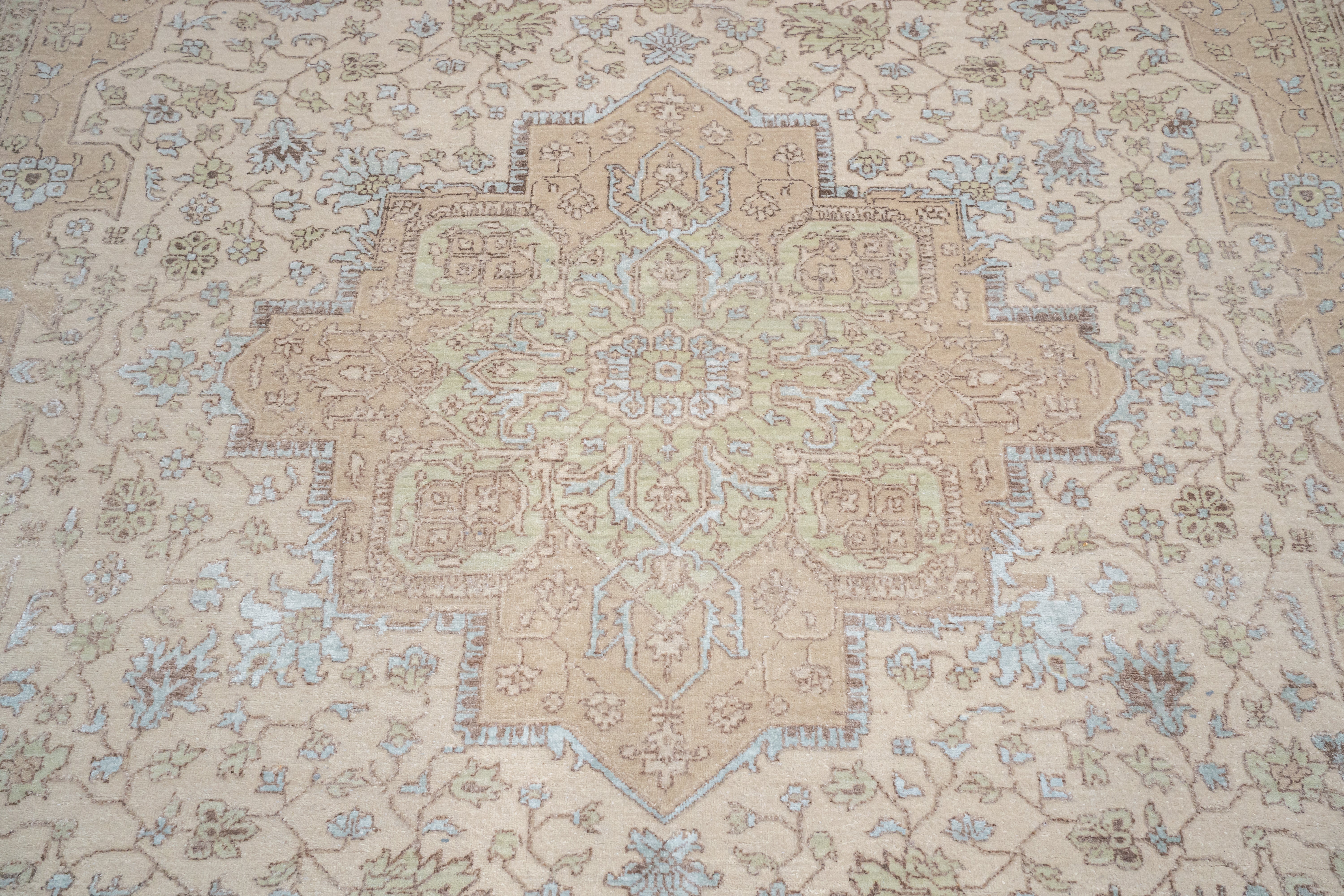 Handknotted Carpet DIA- 923 SERAPI,  Ivory, Beaver & Cool Grey